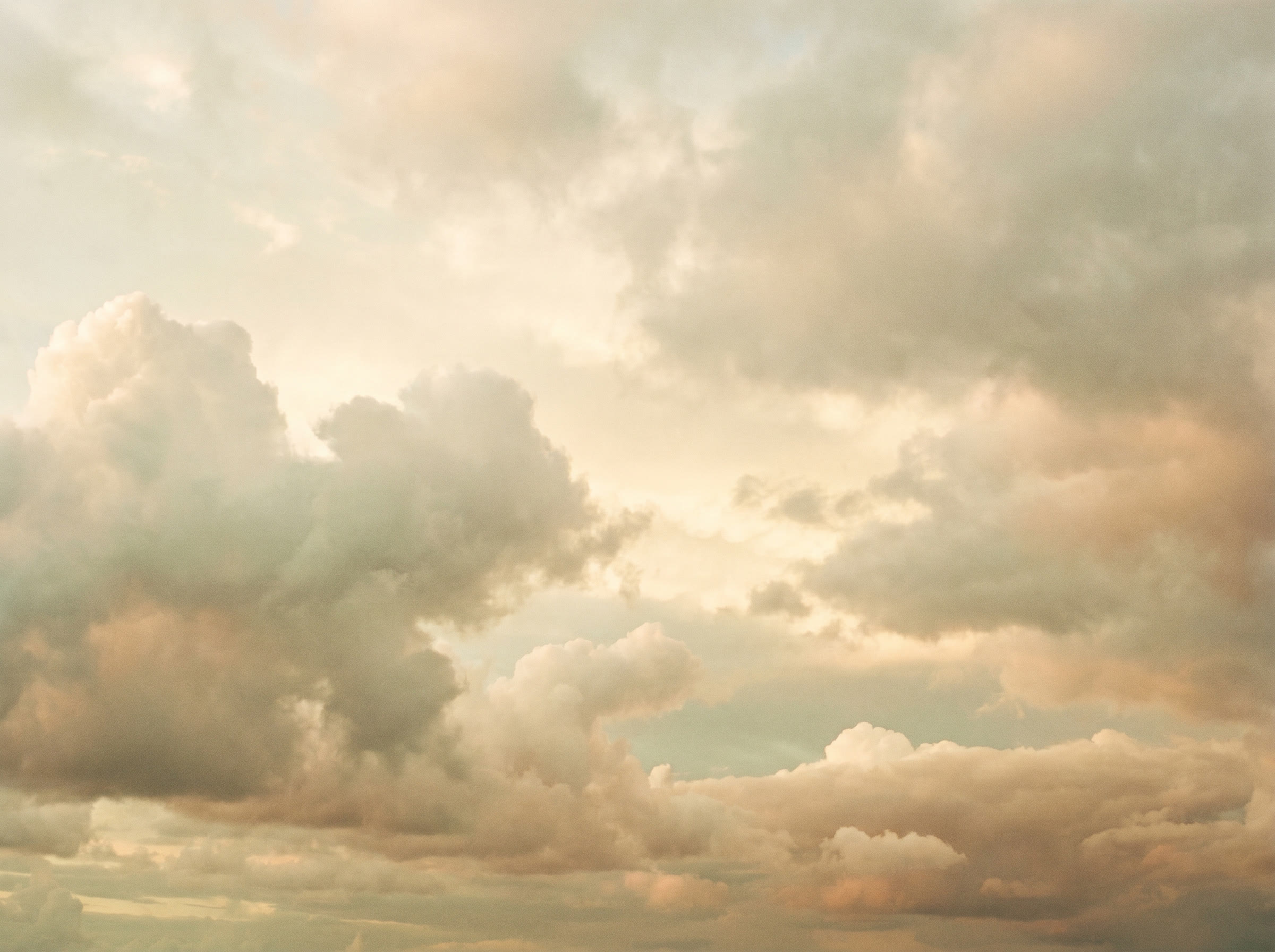Ciel et cumulus dorés — énergétique chinoise et acupuncture sans aiguille à Montélimar